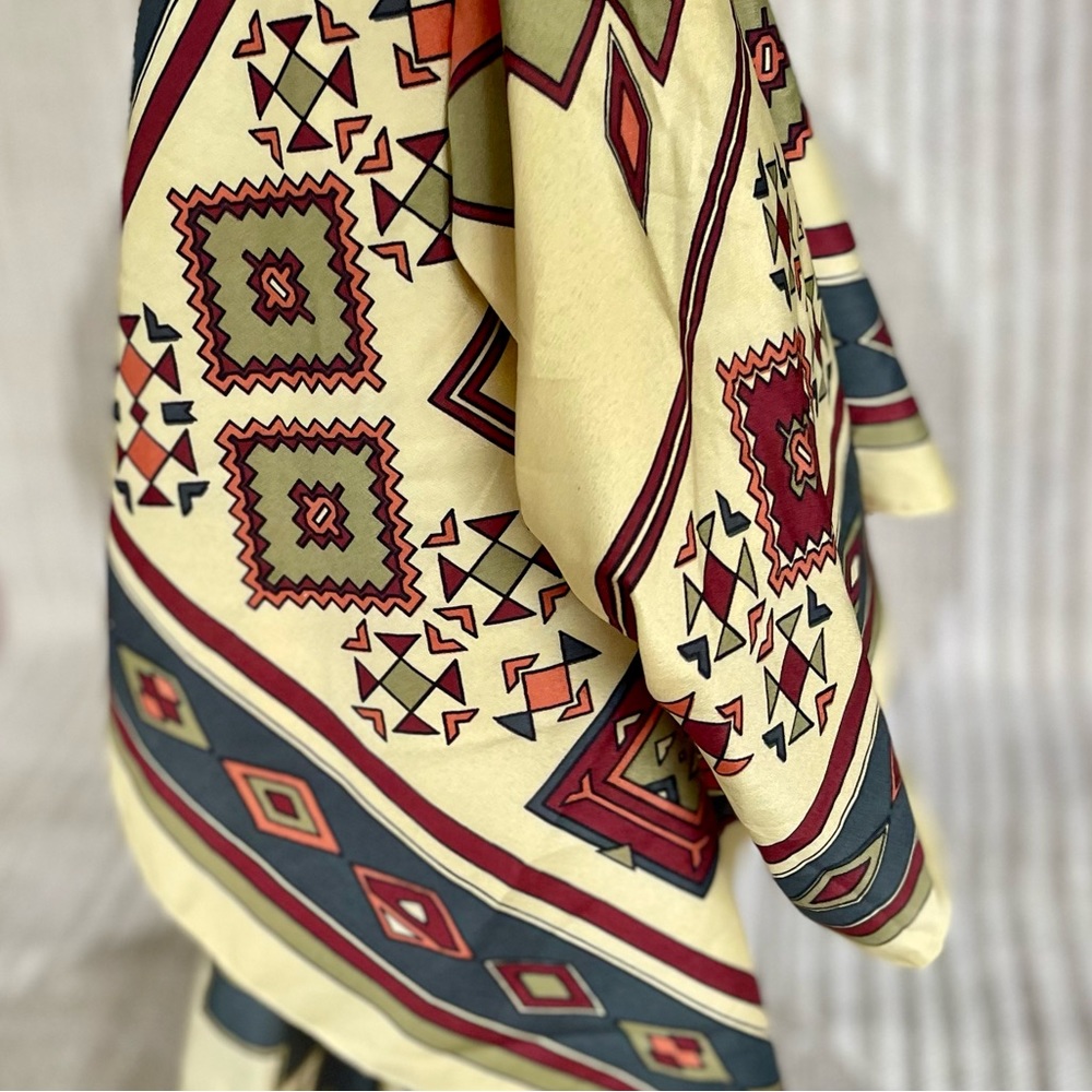 Extra Large Zara Scarf - Western Pattern - Picture 5 of 11